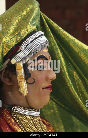 Kathakali, K. sivrajan che esegue danza classica dell'India MR.306 Foto Stock