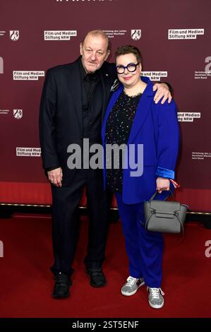 Leonard Lansink mit Ehefrau Maren Muntenbeck beim 22. NRW Empfang des Landes NRW und der Film- und Medienstiftung NRW im Rahmen der Berlinale 2025 in der Vertretung des Landes Nordrhein-Westfalen. Berlino, 16.02.2025 *** Leonard Lansink con la moglie Maren Muntenbeck alla 22 NRW ricezione dello stato della NRW e del Film und Medienstiftung NRW come parte della Berlinale 2025 alla rappresentanza dello Stato della Renania settentrionale-Vestfalia Berlino, 16 02 2025 foto:XC.xNiehausx/xFuturexImagex nrw 5234 Foto Stock