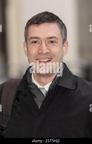 Londra, Regno Unito. 16 febbraio 2025. Il co-leader del Green Party Adrian Ramsay viene visto fuori dagli studi della BBC prima della domenica con la serie TV Laura Kuenssberg. Foto Stock