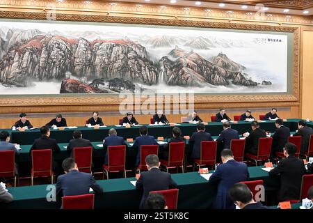 Pechino, Cina. 17 febbraio 2025. XI Jinping, segretario generale del Comitato centrale del Partito Comunista Cinese, anche presidente cinese e presidente della Commissione militare centrale, partecipa a un simposio sulle imprese private, dove tiene un importante discorso, a Pechino, capitale della Cina, 17 febbraio 2025. Crediti: Xie Huanchi/Xinhua/Alamy Live News Foto Stock