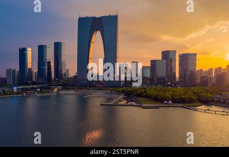 Il panorama del CBD della città nel parco industriale di Suzhou, provincia di Jiangsu, Cina Foto Stock