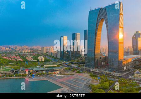 Il panorama del CBD della città nel parco industriale di Suzhou, provincia di Jiangsu, Cina Foto Stock