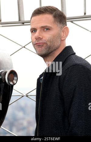 New York, Stati Uniti. 16 febbraio 2025. New York, NY - 16 febbraio: Mikey Day alla celebrazione del 50° anniversario di SNLS all'Empire State Building il 16 febbraio 2025 a New York, NY. ( Credito: Steve Mack/Alamy Live News Foto Stock