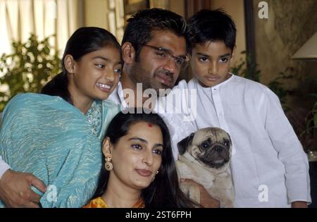 L'attore indiano del film bollywood Sunil shetty con mana shetty NO MR Foto Stock