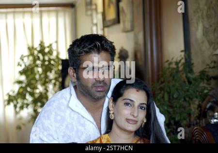 L'attore indiano del film bollywood Sunil shetty con mana shetty NO MR Foto Stock