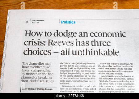 "Come schivare una crisi economica: Reeves ha tre scelte - tutte impensabili” titolo del giornale Observer politica articolo 16 febbraio 2025 Londra Regno Unito Foto Stock