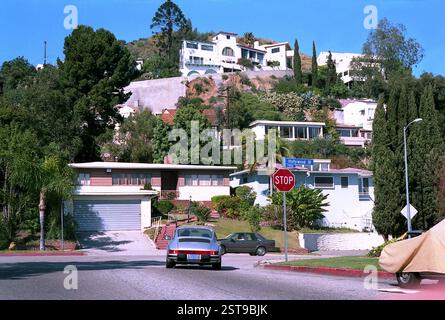 Los, Angeles, CA, USA, circa 1990. Case sulla collina sull'Hollywood Boulevard. Foto Stock