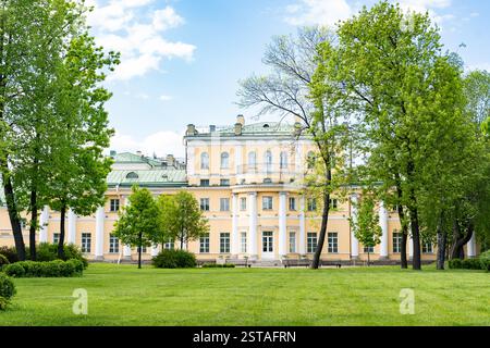 Giardino polacco e costruzione del museo-tenuta di G. R. Derzhavin, San Pietroburgo Foto Stock
