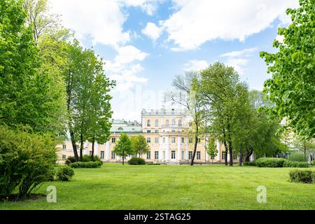 Giardino polacco e costruzione del museo-tenuta di G. R. Derzhavin, San Pietroburgo Foto Stock