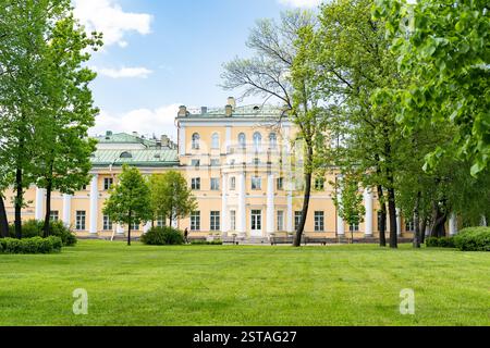Giardino polacco e costruzione del museo-tenuta di G. R. Derzhavin, San Pietroburgo Foto Stock