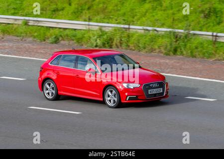 2020 rosso Audi e-Tron 40 S-A 5 porte berlina Foto Stock