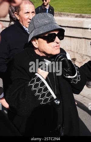 Sanremo, Italia. 13 febbraio 2025. Cristiano Malgioglio arriva al camion radio RTL 102,5. Credito: SOPA Images Limited/Alamy Live News Foto Stock