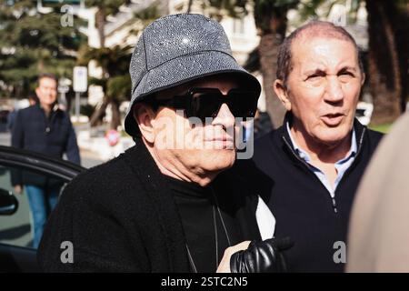 Sanremo, Italia. 13 febbraio 2025. Cristiano Malgioglio arriva al camion radio RTL 102,5. Credito: SOPA Images Limited/Alamy Live News Foto Stock