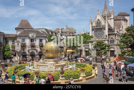 Villaggio di ispirazione francese presso il parco divertimenti Ba Na Hills Sunworld a Danang Vietnam Foto Stock
