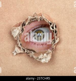 Occhio spia nel buco Foto Stock