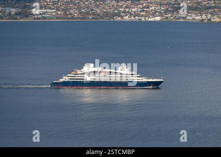 Hobart, Tasmania, Australia - 23 dicembre 2024: Nave da crociera Ponant le Jacques cartier in partenza da Hobart Foto Stock