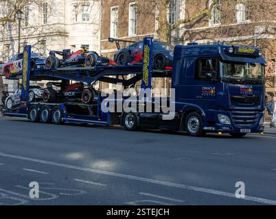Londra, Regno Unito. 18 febbraio 2025. Convoglio di corse Red Bull a Whitehall Londra Regno Unito credito: Ian Davidson/Alamy Live News Foto Stock