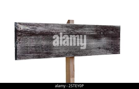 Vecchia fessura isolata in legno grigio su pannello bianco Foto Stock