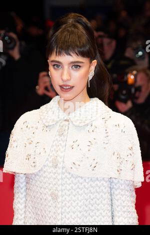 Berlino, Germania. 18 febbraio 2025. Margaret Qualley partecipa alla Thing with Feathers Premiere durante il 75° Berlin International Film Festival (Berlinale) a Berlino, Germania, il 18 febbraio 2025. Foto di Aurore Marechal/ABACAPRESS. COM credito: Abaca Press/Alamy Live News Foto Stock