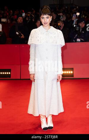 Berlino, Germania. 18 febbraio 2025. Margaret Qualley partecipa alla Thing with Feathers Premiere durante il 75° Berlin International Film Festival (Berlinale) a Berlino, Germania, il 18 febbraio 2025. Foto di Aurore Marechal/ABACAPRESS. COM credito: Abaca Press/Alamy Live News Foto Stock