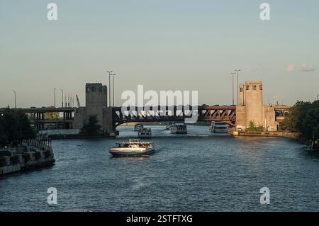 Chicago Loop, Illinois, Stati Uniti; Franklin Delano Roosevelt Bridge; Chicago River 2017 Foto Stock