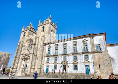 Esterno del XII secolo se do Porto o Cattedrale di Porto a Porto, Portogallo Foto Stock