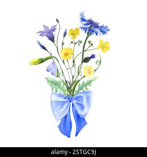 Bouquet di fiori di prato: fiordaliso, nots, camomille, coppe e narcisi con fiocco blu. Illustrazione ad acquerello isolato disegnata a mano Foto Stock