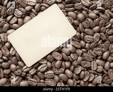 I chicchi di caffè con telaio vuoto card per indcription flyer design Foto Stock