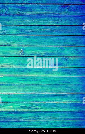 Tavole da parete in legno blu o azzurro, struttura verticale. Sfondo rustico Shabby in legno retrò antico. Superficie esterna Azure. Natu Foto Stock
