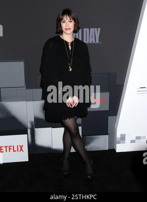 New York, Stati Uniti. 18 febbraio 2025. Lizzy Caplan partecipa alla prima mondiale "Zero Day" di Netflix tenutasi al Plaza Hotel il 18 febbraio 2025 a New York, New York © Steven Bergman/AFF-USA. Credito COM: AFF/Alamy Live News Foto Stock