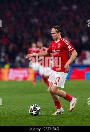 Lisbona, Portogallo. 18 febbraio 2025. Andreas Schjelderup di SL Benfica visto in azione durante la partita di play off della UEFA Champions League tra SL Benfica e AS Monaco allo stadio da Luz. (Punteggio finale: SL Benfica 3 - 3 COME Monaco) (foto di Hugo Amaral/SOPA Images/Sipa USA) credito: SIPA USA/Alamy Live News Foto Stock