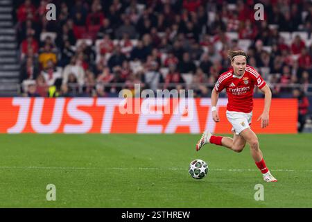 Lisbona, Portogallo. 18 febbraio 2025. Andreas Schjelderup di SL Benfica visto in azione durante la partita di play off della UEFA Champions League tra SL Benfica e AS Monaco allo stadio da Luz. (Punteggio finale: SL Benfica 3 - 3 COME Monaco) (foto di Hugo Amaral/SOPA Images/Sipa USA) credito: SIPA USA/Alamy Live News Foto Stock