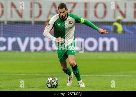 Milano, Italia. 18 febbraio 2025. Dávid Hancko Feyenoord durante la partita AC Milan vs Feyenoord fase di eliminazione play-off 2° tappa Champions League - Milano 18 febbraio 2025 credito: Kines Milano/Alamy Live News Foto Stock