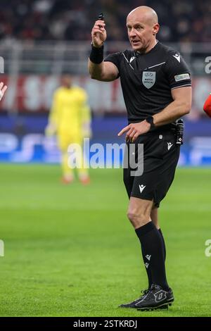 Milano, Italia. 18 febbraio 2025. Arbitro Szymon Marciniak (POL) durante la partita AC Milan vs Feyenoord fase di eliminazione play-off 2a tappa Champions League - Milano 18 febbraio 2025 crediti: Kines Milano/Alamy Live News Foto Stock