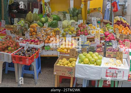 La frutta tropicale in stallo Foto Stock