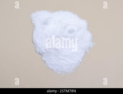Il cloruro di bario è un composto inorganico con la formula BaCl2 Foto Stock