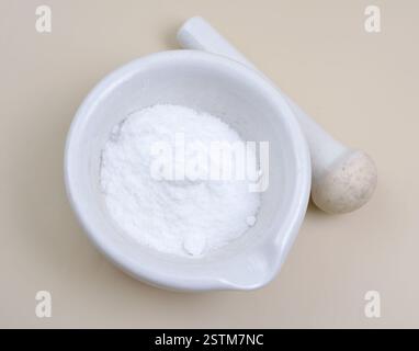 Il cloruro di bario è un composto inorganico con la formula BaCl2 Foto Stock