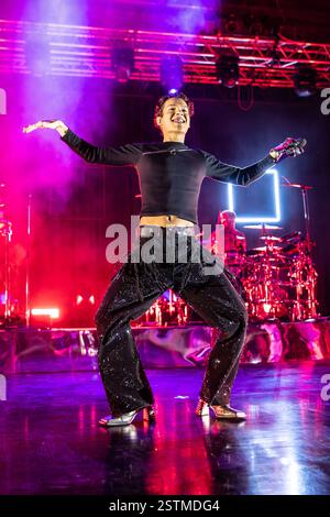 Milano Italia. 18 febbraio 2025. Il cantante e attore venezuelano Omar Josué González noto come OMAR RUDBERG si esibisce dal vivo sul palco di Alcatraz durante il "Every Night Fantasy Tour". Foto Stock
