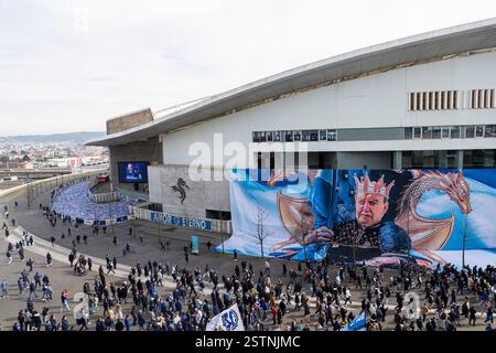 Porto, Portogallo. 17 febbraio 2025. La gente partecipa al funerale. Jorge Nuno Pinto da Costa, ex presidente del Futebol Clube do Porto, è deceduto il 15 febbraio 2025. Il suo funerale si tenne nella chiesa di SÃ£o Francisco das Antas il 17 febbraio. Molte persone si sono presentate per pagargli il suo ultimo tributo. (Credit Image: © Teresa Nunes/SOPA Images via ZUMA Press Wire) SOLO PER USO EDITORIALE! Non per USO commerciale! Foto Stock
