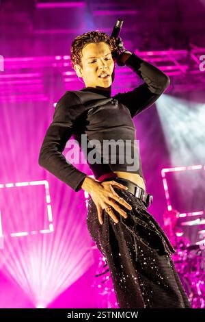Milano Italia. 18 febbraio 2025. Il cantante e attore venezuelano Omar Josué González noto come OMAR RUDBERG si esibisce dal vivo sul palco di Alcatraz durante il "Every Night Fantasy Tour". Foto Stock