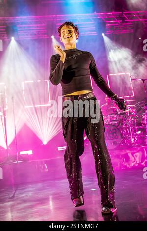 Milano Italia. 18 febbraio 2025. Il cantante e attore venezuelano Omar Josué González noto come OMAR RUDBERG si esibisce dal vivo sul palco di Alcatraz durante il "Every Night Fantasy Tour". Foto Stock