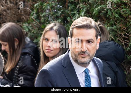 17 febbraio 2025, Porto, Portogallo: Hugo Soares, presidente del Partito Socialdemocratico nell'Assemblea della Repubblica visto durante i funerali. Jorge Nuno Pinto da Costa, ex presidente del Futebol Clube do Porto, è deceduto il 15 febbraio 2025. Il suo funerale si tenne nella chiesa di SÃ£o Francisco das Antas il 17 febbraio. Molte persone si sono presentate per pagargli il suo ultimo tributo. (Credit Image: © Teresa Nunes/SOPA Images via ZUMA Press Wire) SOLO PER USO EDITORIALE! Non per USO commerciale! Foto Stock