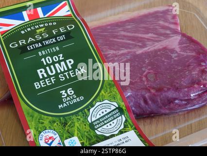 Confezione di bistecca britannica di manzo di manzo da 300 ml con erba di Birchwood Foto Stock