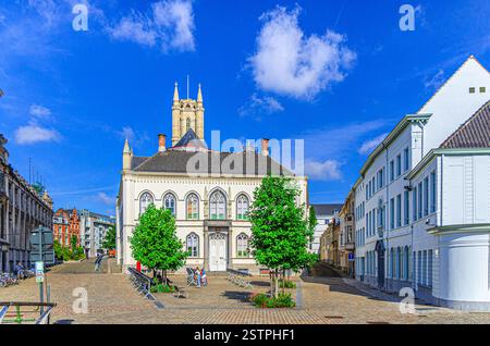 Palazzo episcopale Bisschoppelijk Paleis e Gouverneurswoning edifici della Casa del Governatore sulla piazza Bisdomplein Eparchia nel centro storico di Gand, Foto Stock