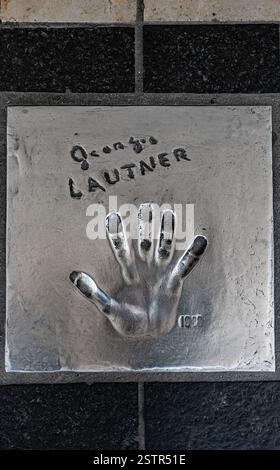 Cannes, Francia - 22.09.2024: Impronta di Georges Lautner. Foto Stock
