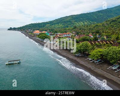 Vista aerea della Spiaggia di Amed a Bali, in Indonesia Foto Stock