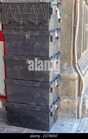 Scatole di spedizione impilate Foto Stock