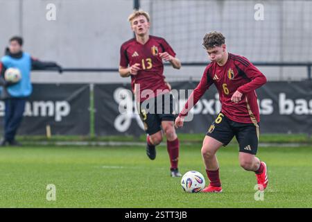 Tubeke, Belgio. 19 febbraio 2025. Xavi Deraet (6) del Belgio nella foto di mercoledì 19 febbraio 2025 a Tubeke, Belgio, durante una partita amichevole di calcio U16 tra Belgio e Italia. Crediti: Sportpix/Alamy Live News Foto Stock