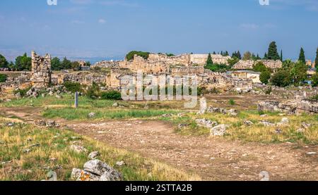 Le rovine dell'antica città di Hierapolis a Pamukkale, Turchia Foto Stock