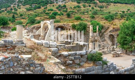 Piazza Domiziano e Tempio Domiziano a Efeso, Turchia Foto Stock